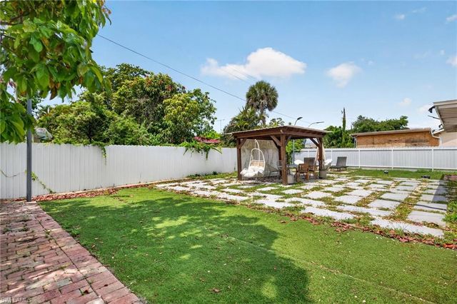 4830 Cortez CIR, Naples, FL 34112