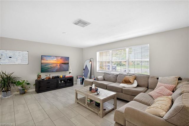 4830 Cortez CIR, Naples, FL 34112
