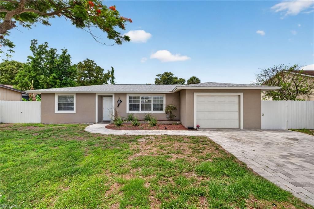 4830 Cortez CIR, Naples, FL 34112