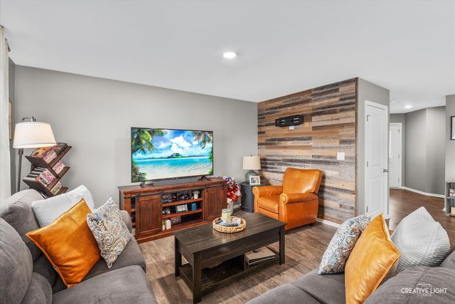 8637 Foxborough Way, Joliet, IL 60431