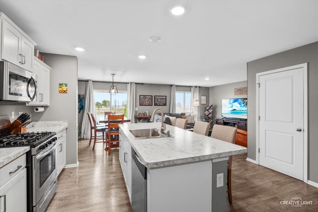 8637 Foxborough Way, Joliet, IL 60431