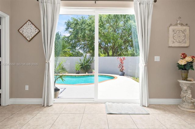 5830 SW 102nd Ave, Cooper City, FL 33328