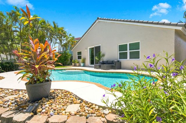 5830 SW 102nd Ave, Cooper City, FL 33328