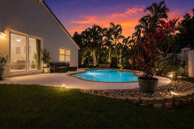 5830 SW 102nd Ave, Cooper City, FL 33328