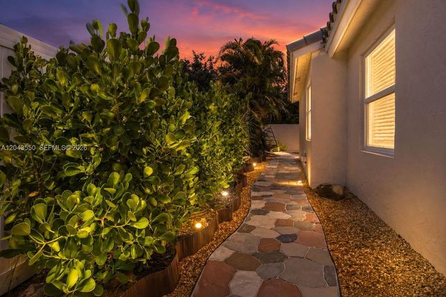5830 SW 102nd Ave, Cooper City, FL 33328