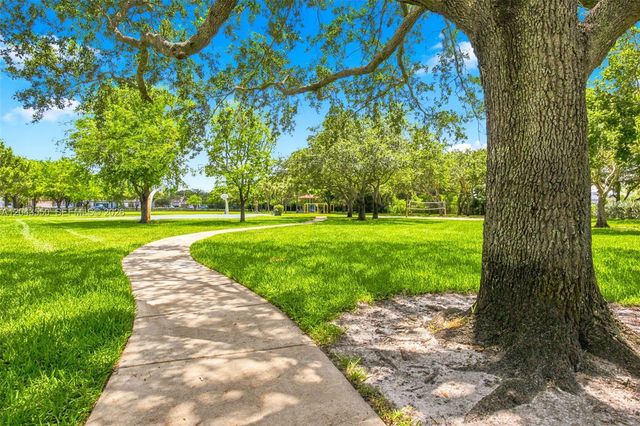 5830 SW 102nd Ave, Cooper City, FL 33328