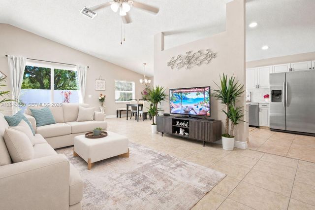 5830 SW 102nd Ave, Cooper City, FL 33328