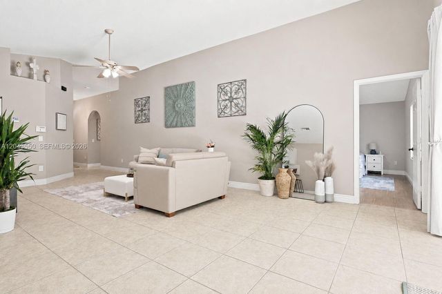 5830 SW 102nd Ave, Cooper City, FL 33328