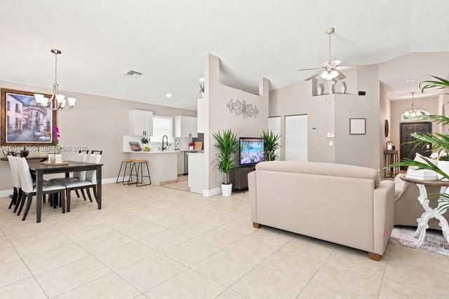 5830 SW 102nd Ave, Cooper City, FL 33328