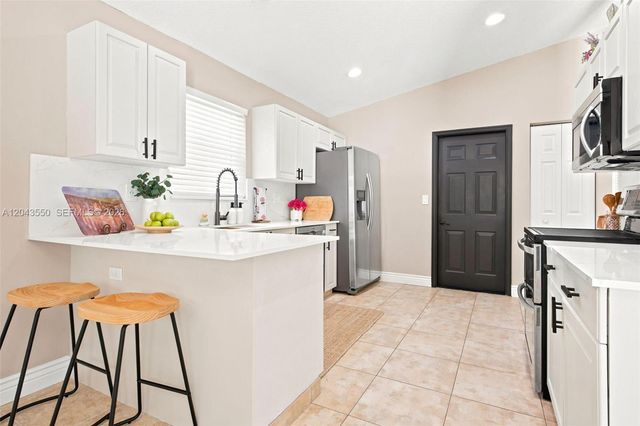 5830 SW 102nd Ave, Cooper City, FL 33328