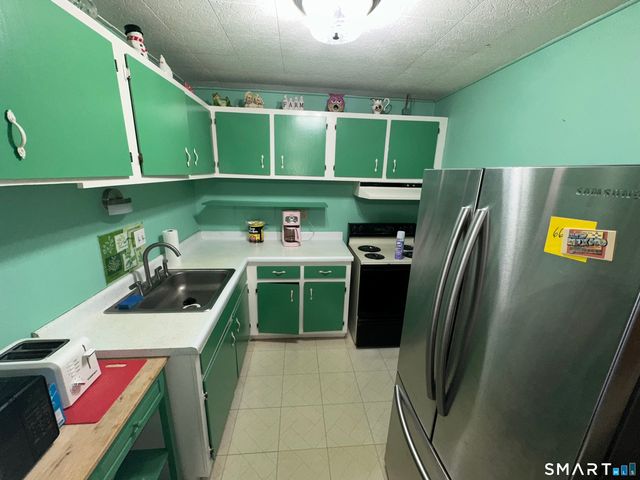 308 Meadowside Road APT 311, Milford, CT 06460