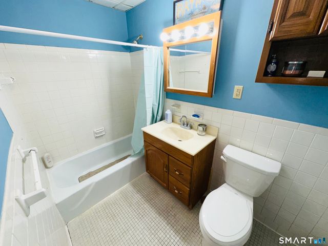 308 Meadowside Road APT 311, Milford, CT 06460