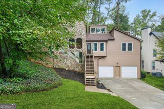 559 Farmbrook Trail NE, Kennesaw, GA 30144