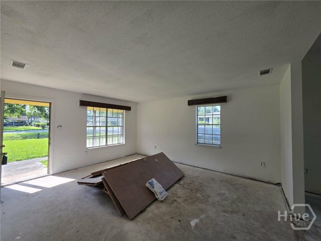 Image 13 of property listing at 4407 Liberty Parkway, Savannah, GA 31405