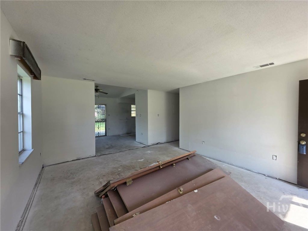 Image 5 of property listing at 4407 Liberty Parkway, Savannah, GA 31405