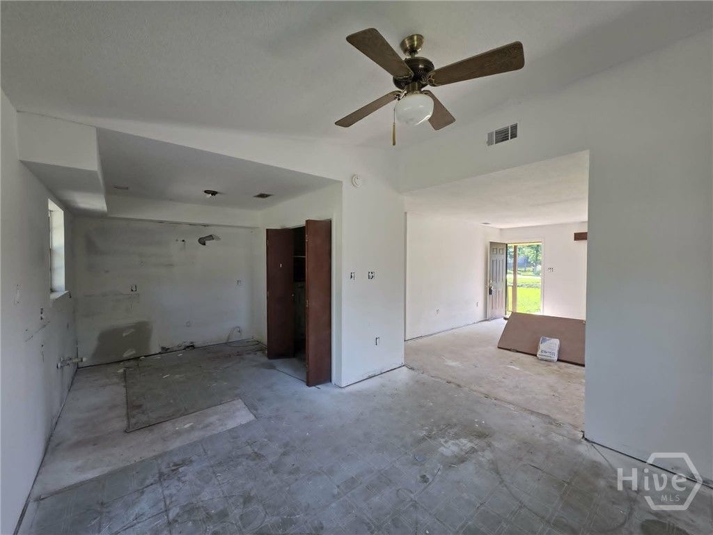 Image 7 of property listing at 4407 Liberty Parkway, Savannah, GA 31405