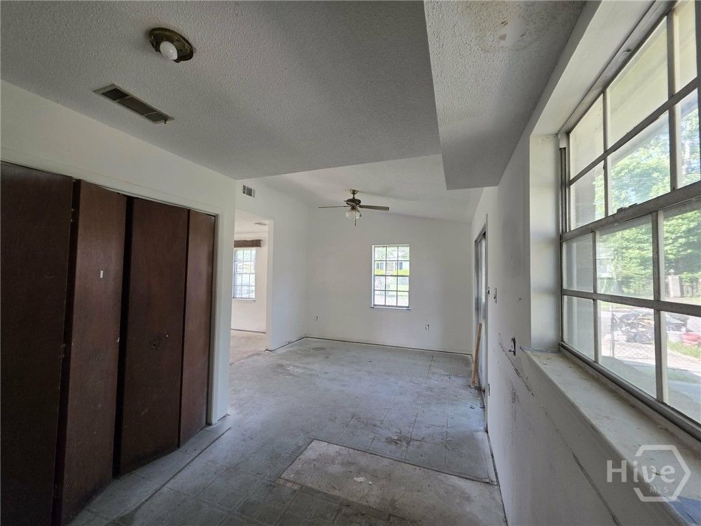 Image 8 of property listing at 4407 Liberty Parkway, Savannah, GA 31405