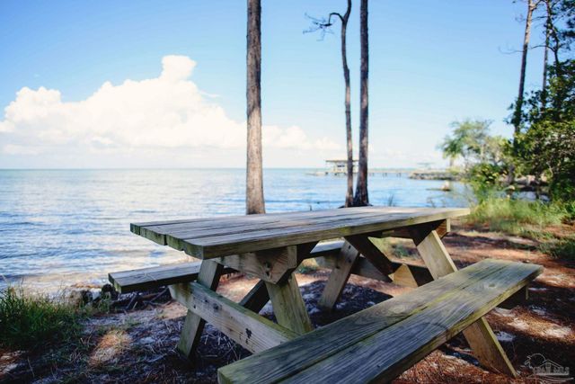 3876 Mariners Dr, Gulf Breeze, FL 32563