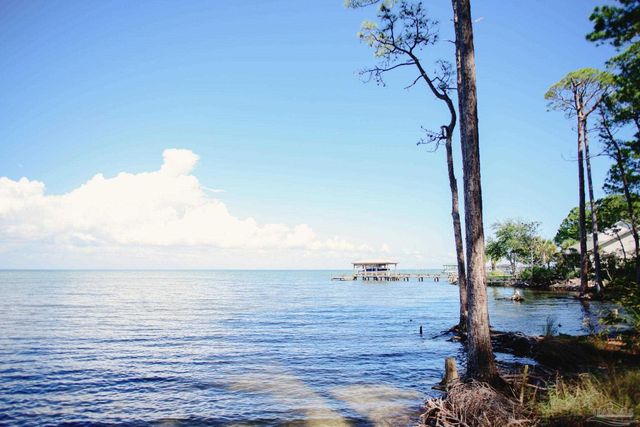 3876 Mariners Dr, Gulf Breeze, FL 32563