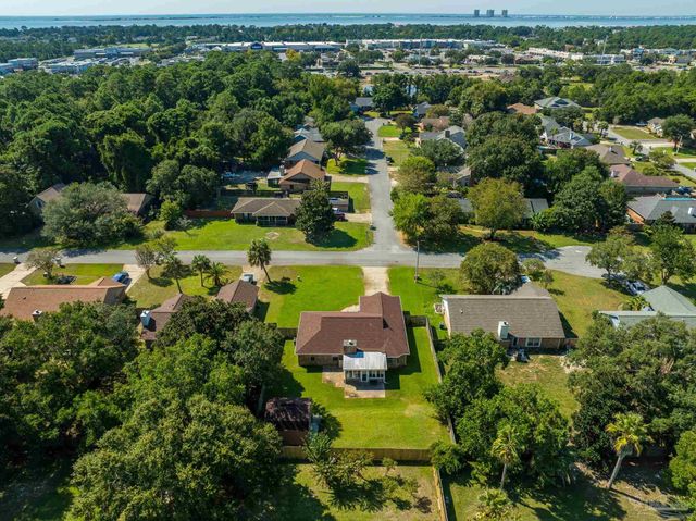 3876 Mariners Dr, Gulf Breeze, FL 32563