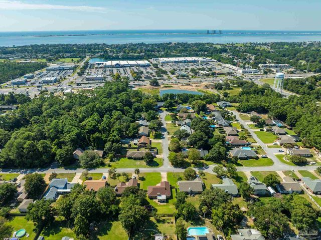 3876 Mariners Dr, Gulf Breeze, FL 32563