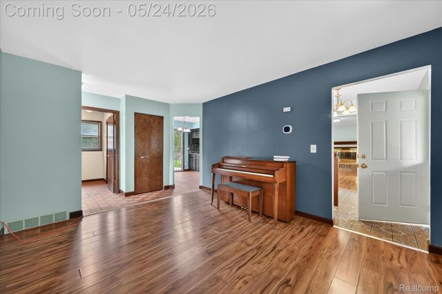 25852 CURIE Avenue, Warren, MI 48091