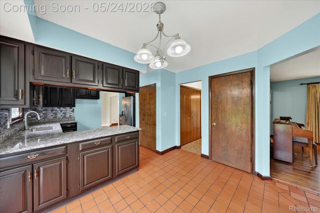 25852 CURIE Avenue, Warren, MI 48091
