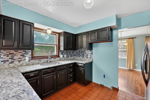 25852 CURIE Avenue, Warren, MI 48091