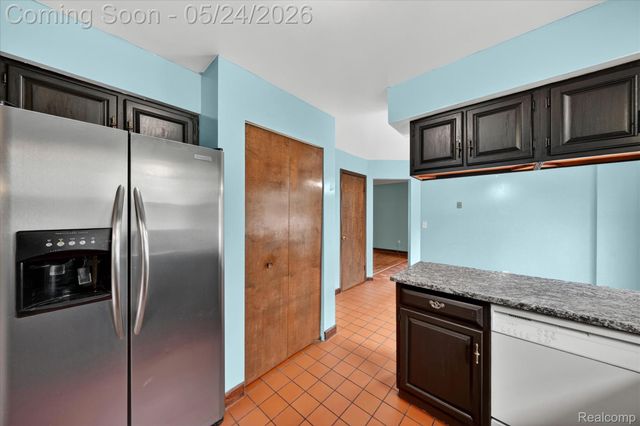 25852 CURIE Avenue, Warren, MI 48091