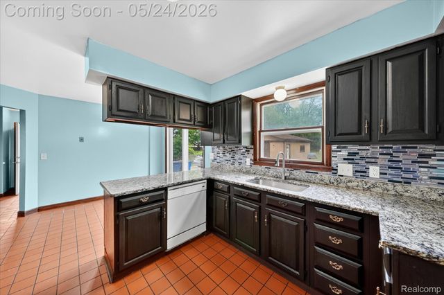 25852 CURIE Avenue, Warren, MI 48091