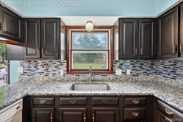 25852 CURIE Avenue, Warren, MI 48091