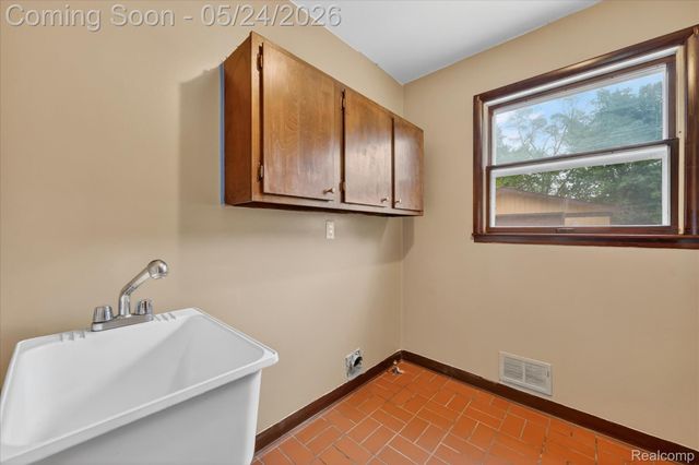 25852 CURIE Avenue, Warren, MI 48091