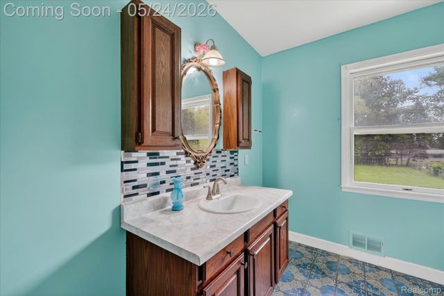 25852 CURIE Avenue, Warren, MI 48091