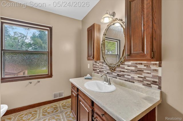 25852 CURIE Avenue, Warren, MI 48091