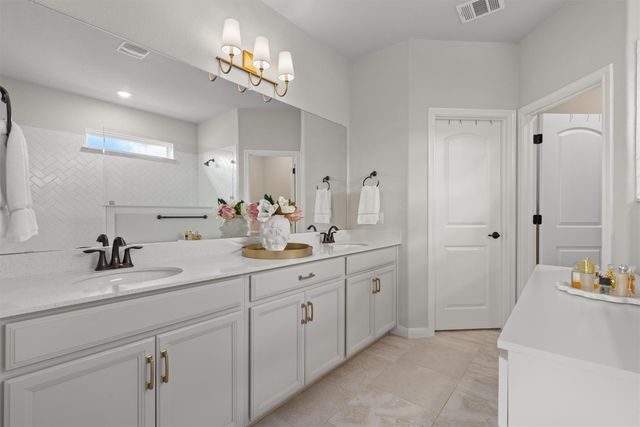 1940 Blue River DR, Leander, TX 78641