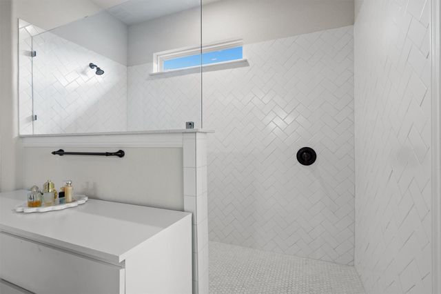 1940 Blue River DR, Leander, TX 78641