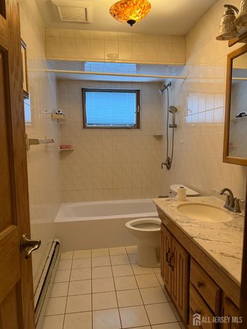 25 Penn Street, Fords, NJ 08863