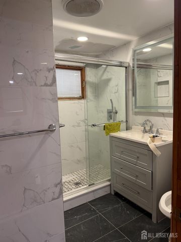 25 Penn Street, Fords, NJ 08863