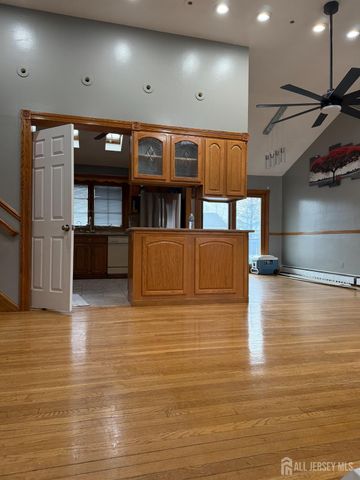 25 Penn Street, Fords, NJ 08863