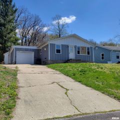 714 MONGE Avenue, Pekin, IL 61554