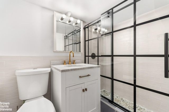 72 CONSELYEA Street, New York City, NY 11211
