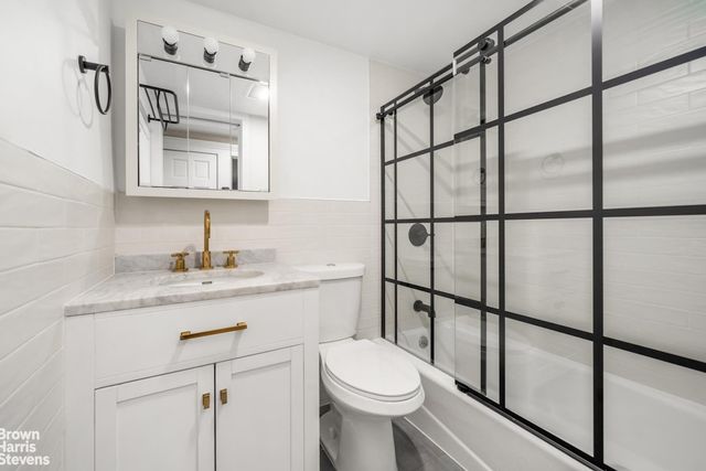 72 CONSELYEA Street, New York City, NY 11211