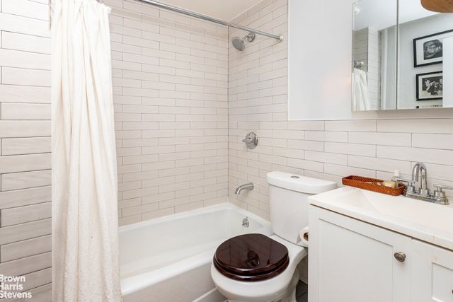 72 CONSELYEA Street, New York City, NY 11211