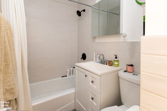 72 CONSELYEA Street, New York City, NY 11211