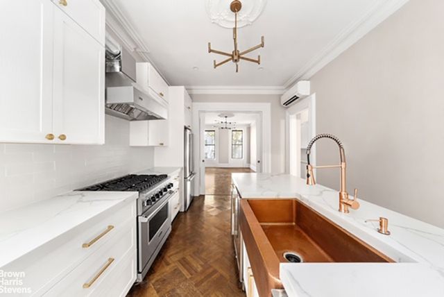 72 CONSELYEA Street, New York City, NY 11211