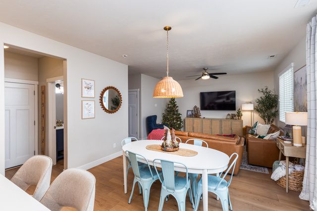 1083 W STONEHAVEN DR, North Salt Lake, UT 84054