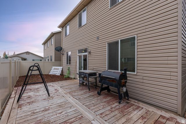 1083 W STONEHAVEN DR, North Salt Lake, UT 84054