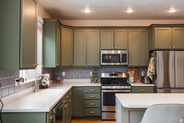 1083 W STONEHAVEN DR, North Salt Lake, UT 84054