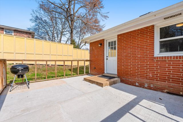 1413 Winthorne Dr, Nashville, TN 37217