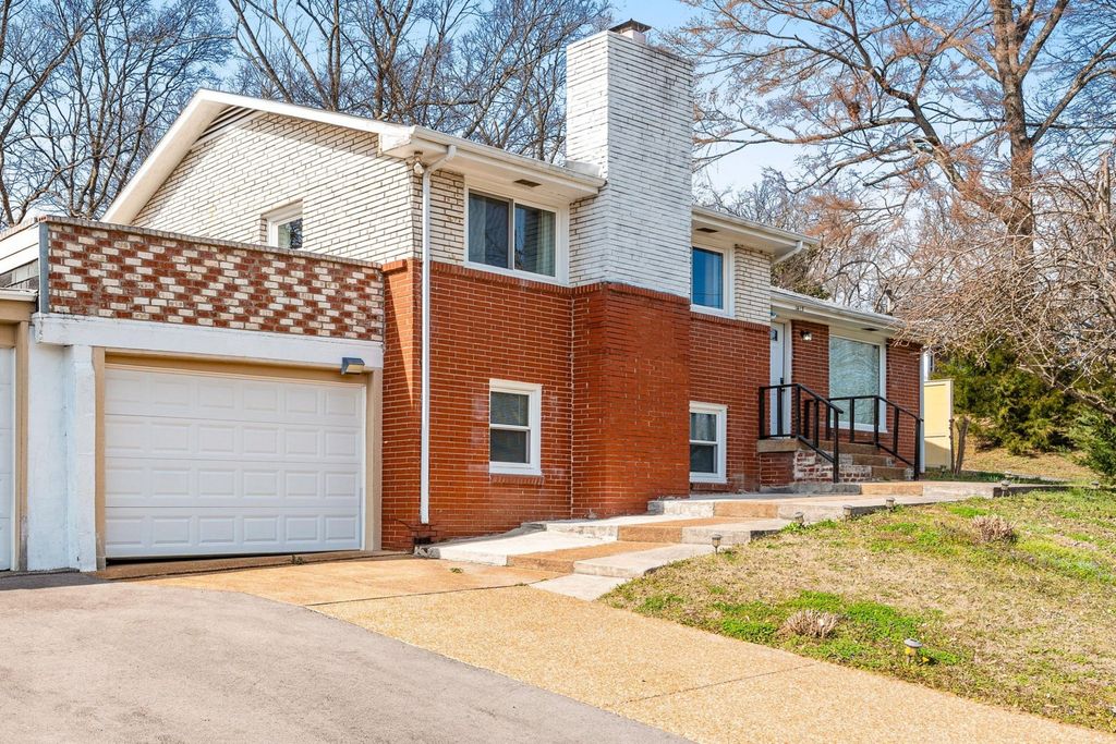 1413 Winthorne Dr, Nashville, TN 37217